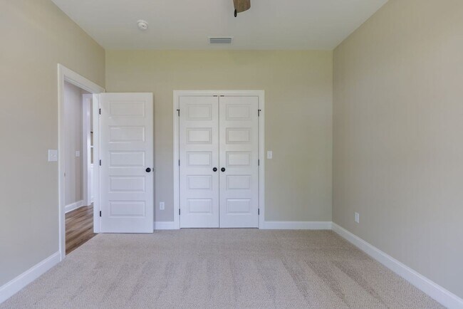 Building Photo - 3061 Houser Wy