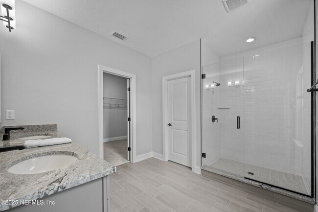 Building Photo - 27 Oak Pk Dr
