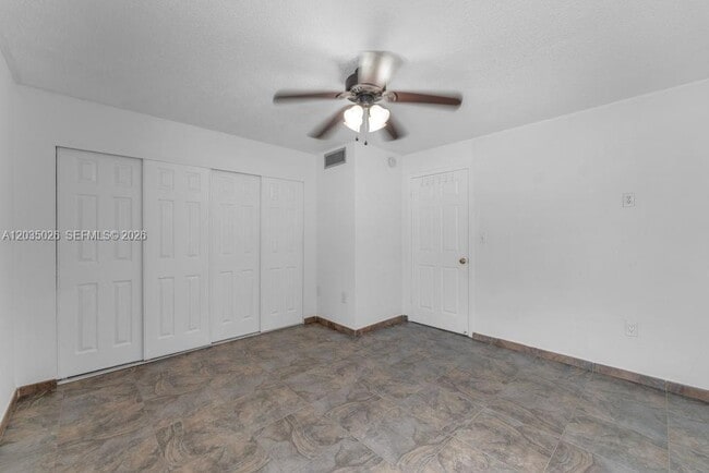 Building Photo - 10832 N Kendall Dr