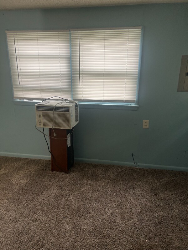 Building Photo - 626 SW Medford Ave