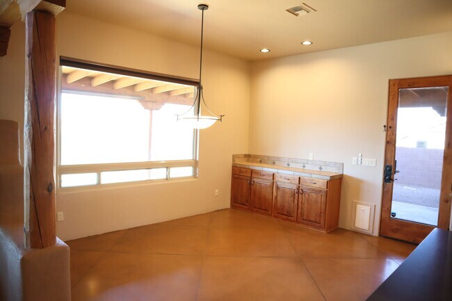 Building Photo - Your own resort! Elegant, Exclusive & Exquisite.