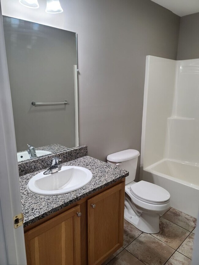 Building Photo - 3 Bedroom Townhome for Rent in Waynesboro