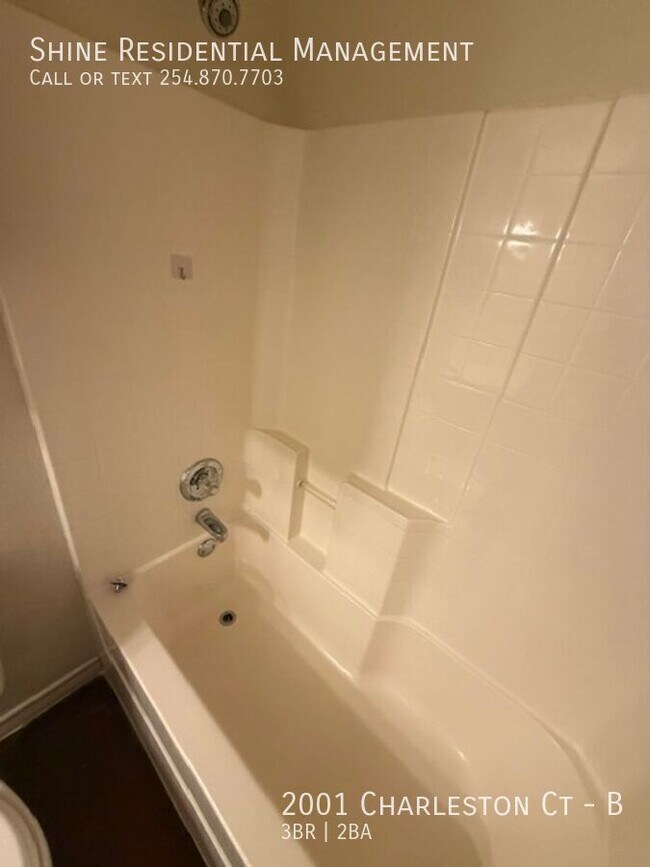 Building Photo - 2001 Charleston Ct