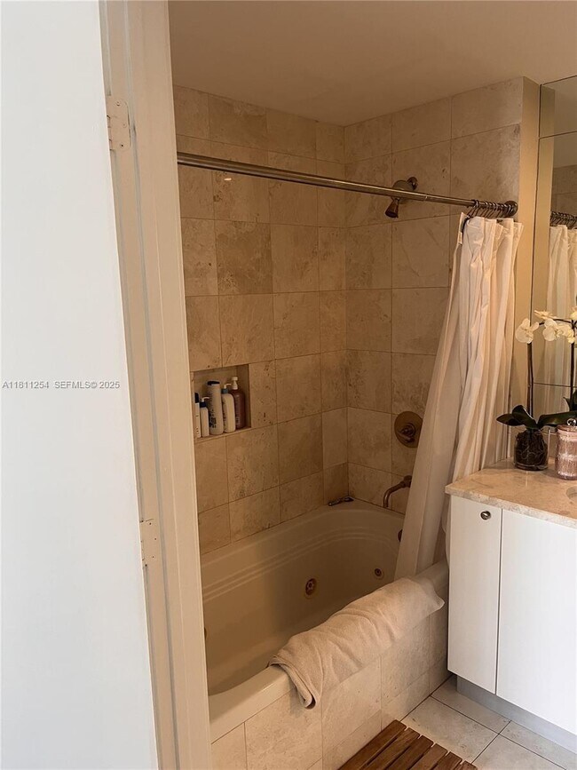 Building Photo - 901 Brickell Key Blvd