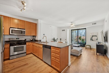Building Photo - 451 W Huron St