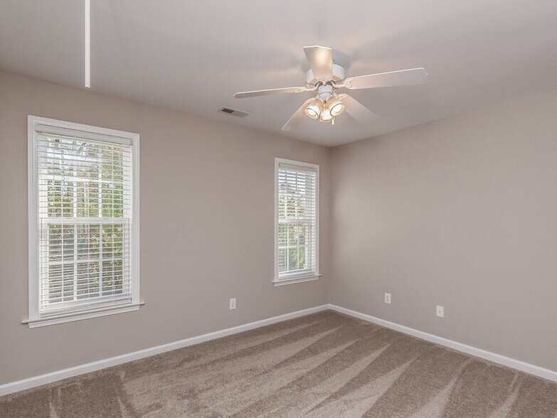 Building Photo - 384 Collinsworth Dr