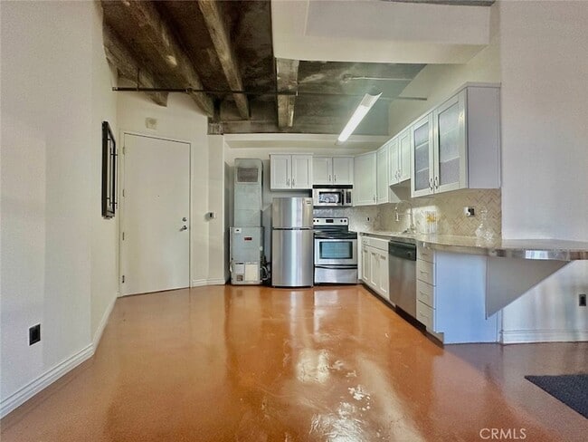Building Photo - 312 W 5th St