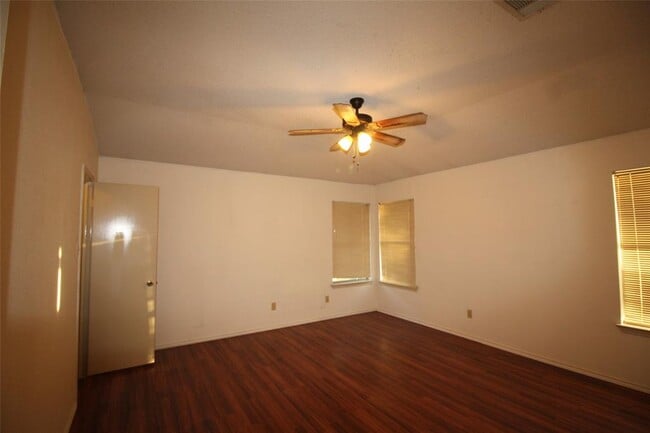 Building Photo - 8622 Piney Creek Bend