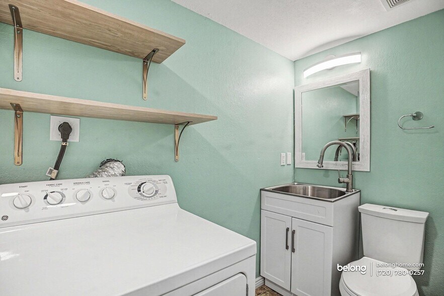 Building Photo - 2355 Villa Rosa Dr