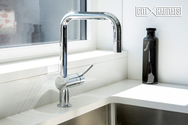 Building Photo - 213 Columbia St