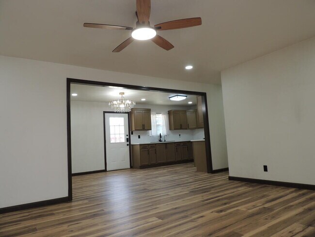 Building Photo - 2816 Catalina Dr