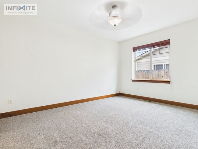 Building Photo - 1169 Forestglen Dr