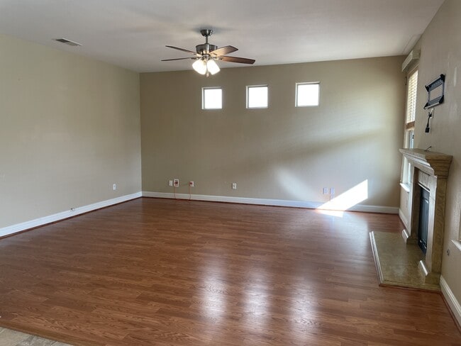 Building Photo - 9772 Ellsmere Way