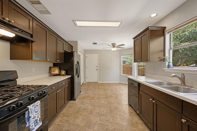 Building Photo - 1807 Lion-Heart Dr