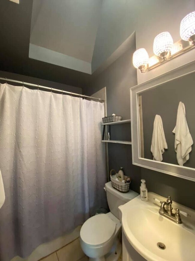 Building Photo - Lovely 3 Bedroom Townhouse in Southwest Wa...