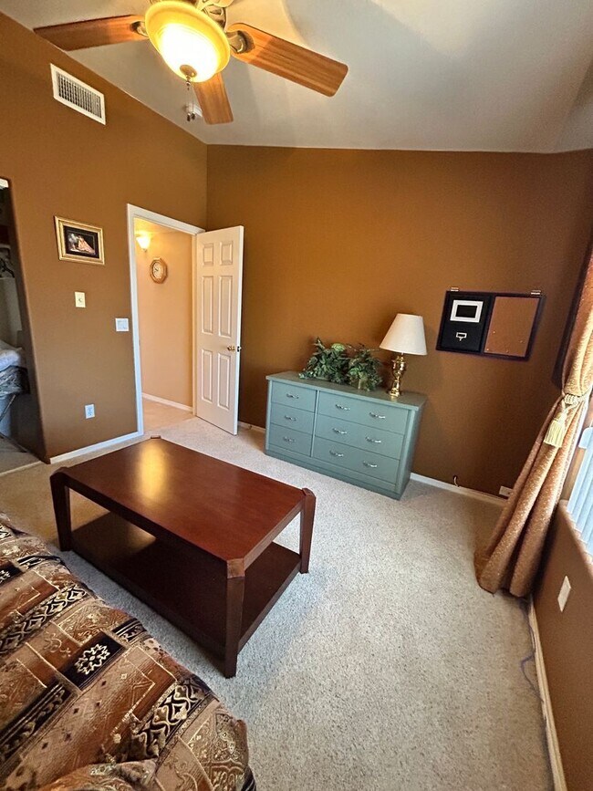 Building Photo - Furnished Winter Home!