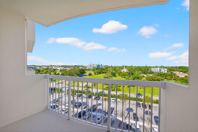 Building Photo - 2600 N Flagler Dr