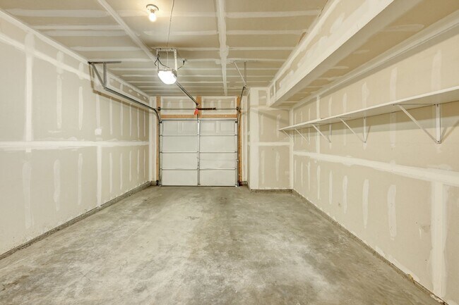 Building Photo - $1,950.00 - 2 Beds, 2 Bath, Condo in Auror...