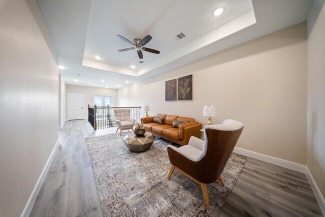 Building Photo - 2015 Olivos St