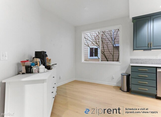 Building Photo - 3 br, 2.5 bath Townhome - 17111 3rd Place ...