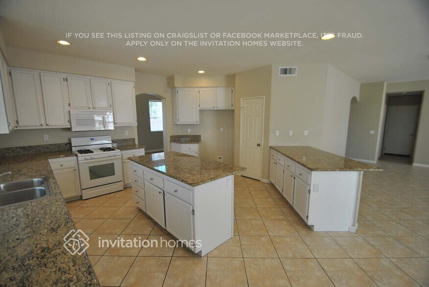 Building Photo - 23389 Mountain Song Loop