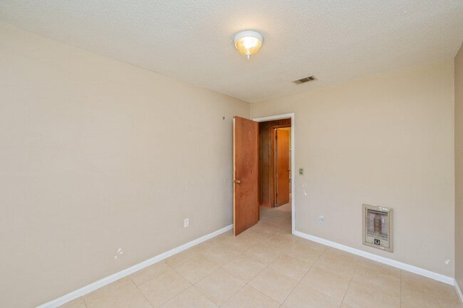 Building Photo - 421 Quebec Ave