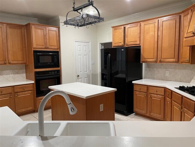 Building Photo - 9410 Creek Vine Dr