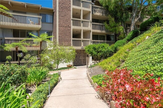 Building Photo - 6542 Ocean Crest Dr