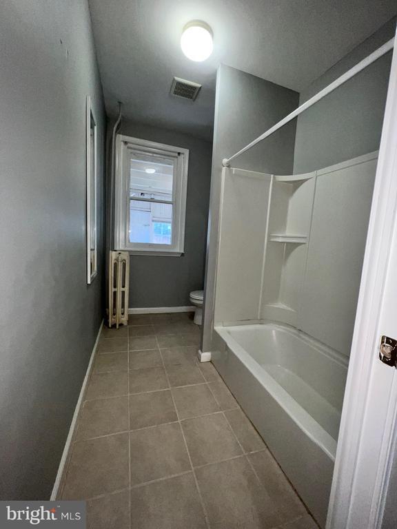 Building Photo - 129 W Miner St