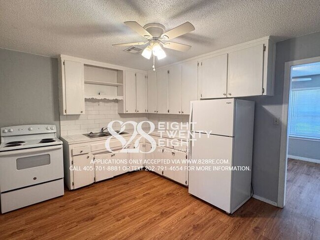Building Photo - 1/2 OFF 1ST MONTH'S RENT! 3 Bed/1 Bath Single Family Home Available Now! Within 5 miles of TAFB!