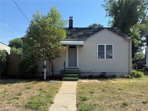 Building Photo - 739 Waukesha Ave