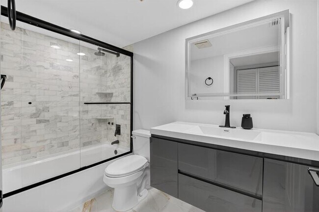 Building Photo - 13770 Oneida Dr