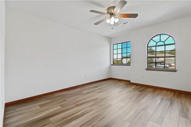 Building Photo - 2915 E Sterling Ct