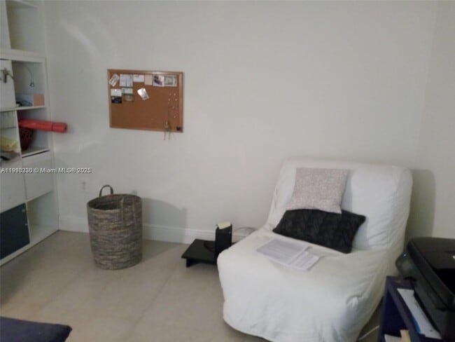 Building Photo - 9350 Fontainebleau Blvd