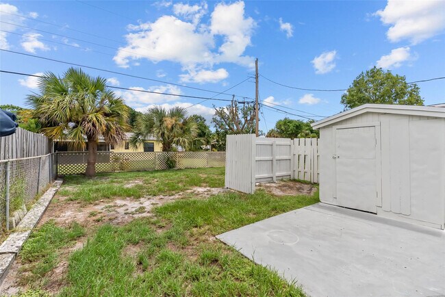 Building Photo - 908 Lighthouse Dr