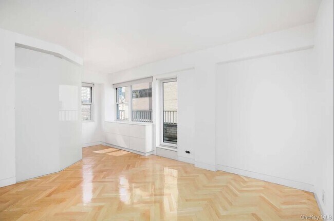 Building Photo - 153 E 57th St