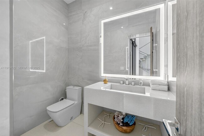 Building Photo - 401 Lido Dr