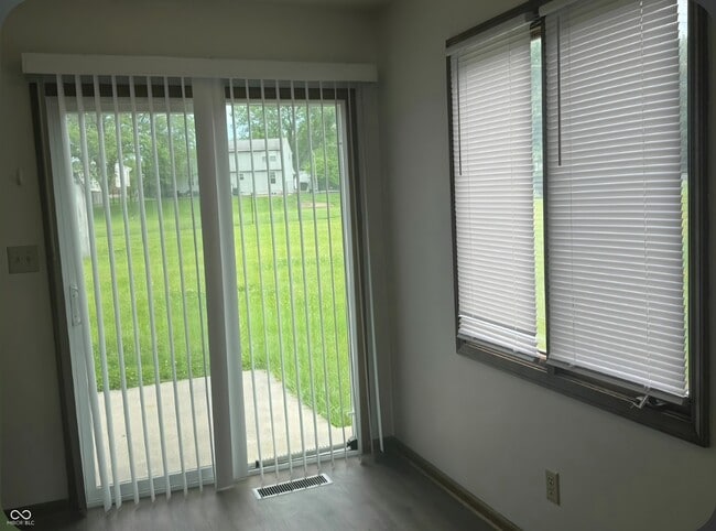 Building Photo - 637 Joy Dr