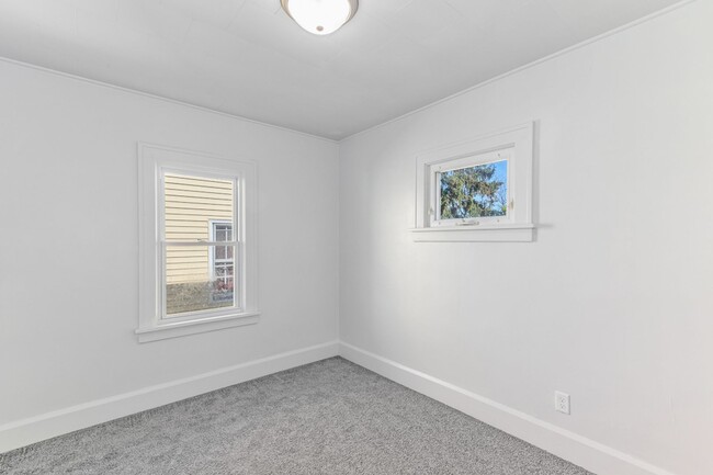 Building Photo - Single Family Home