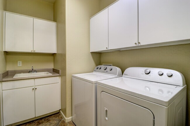 Building Photo - 15359 W Columbine Dr
