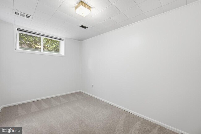 Building Photo - 5804 Lenox Rd