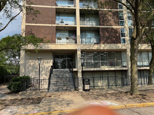 Primary Photo - 1043 S York Rd