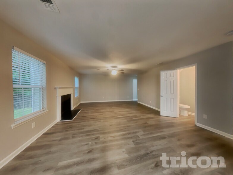 Building Photo - 613 Amberwood Dr