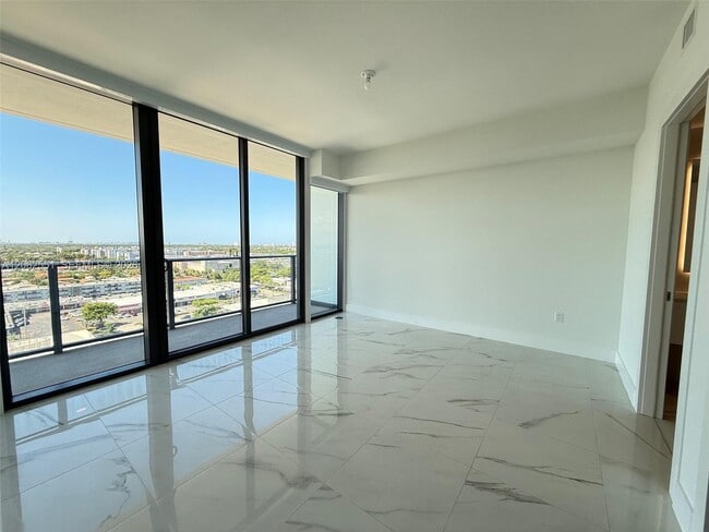 Building Photo - 1170 Hallandale Ave