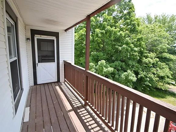 Building Photo - Get settled immediately in this great Fitchburg apartment!