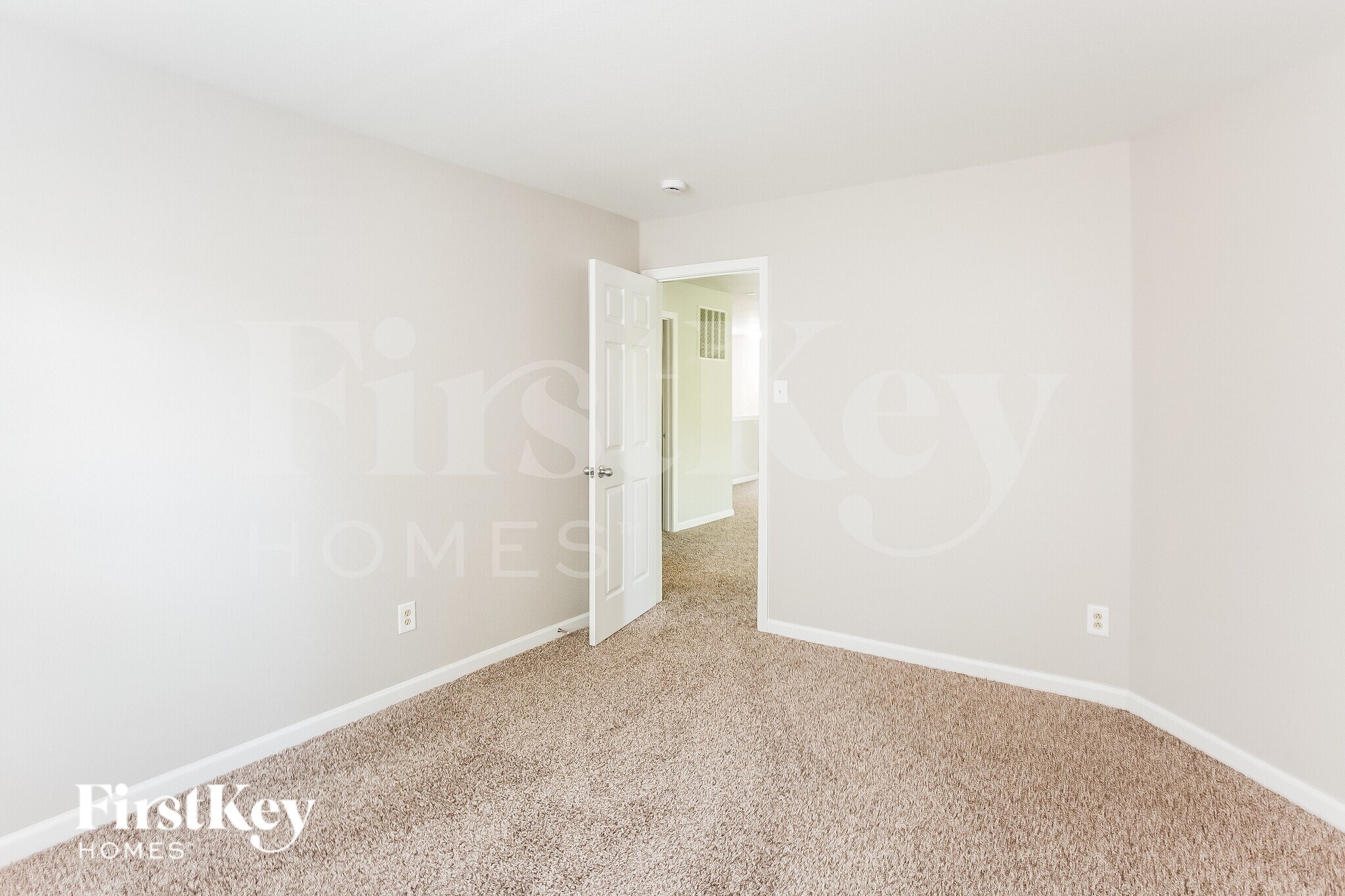Building Photo - 727 Sinclair Dr