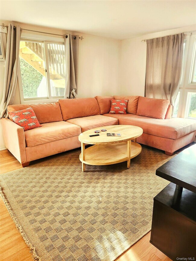 Building Photo - 95 Springville Rd