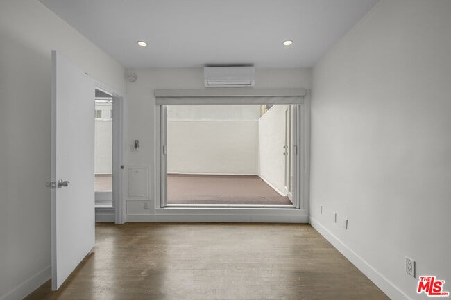 Building Photo - 1 Ironsides St