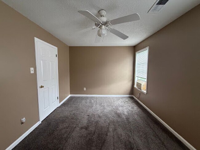Building Photo - 2478 Green Glen Dr
