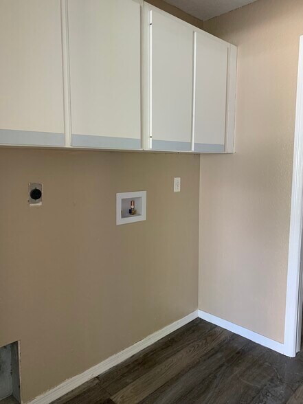 Building Photo - 1039 Bismarck Rd